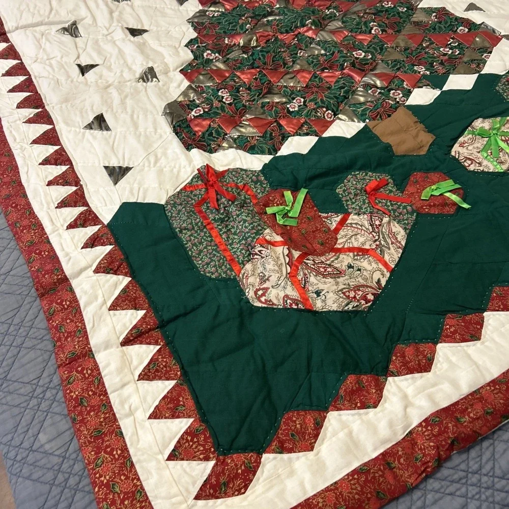 Country Classics 50x50 Hand Quilted‎ Patchwork Christmas Throw Wall Hanging